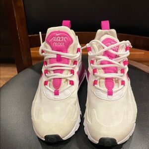 Nike Womens Sneakers in White and Pink